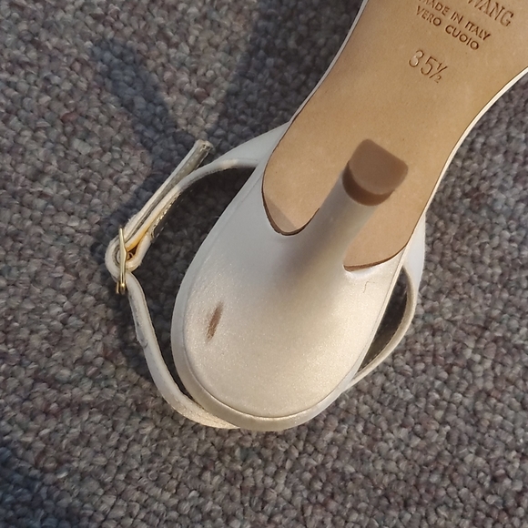 Vera Wang Sling Back Satin & Suede Bow Heels - Picture 10 of 10